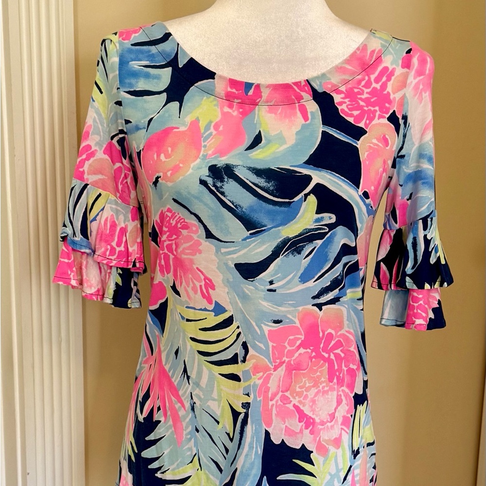 Lilly Pulitzer tropical top 3/4 sleeve w/ ruffle Sz XS like new!
